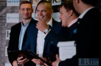 Усик дебютирует на профессиональном уровне 9-го ноября