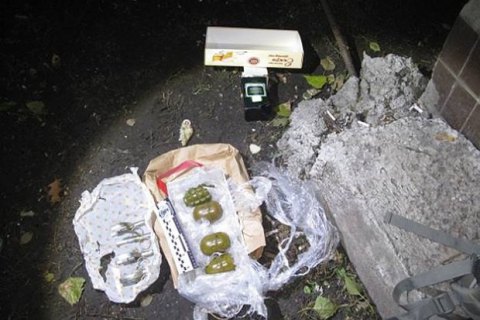 На столичной Оболони двое мужчин пытались продать гранаты