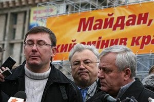 Годовщину Оранжевой революции запретили праздновать из-за елки (Документы)
