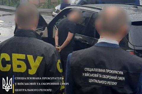 В Винницкой области задержали мужчину, который пытался подкупить офицера СБУ