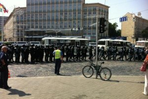 Госохрана отбирает еду у журналистов