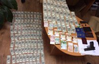 Двоих львовских пограничников поймали на взятке 