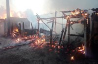 В Житомирской области загорелся "шанхай" из хозяйственных построек