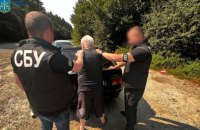 На Хмельниччині місцевого жителя затримали під час встановлення GPS-трекера на опору мосту за завданням ФСБ 