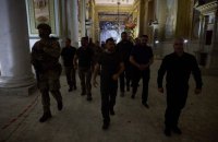 Зеленський оглянув руйнування обстріляного росіянами Спасо-Преображенського кафедрального собору