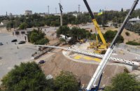70-метровий флагшток впав під час встановлення в Херсоні