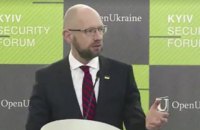 Яценюк: Президент повинен терміново скликати ситуативну кімнату з безпеки
