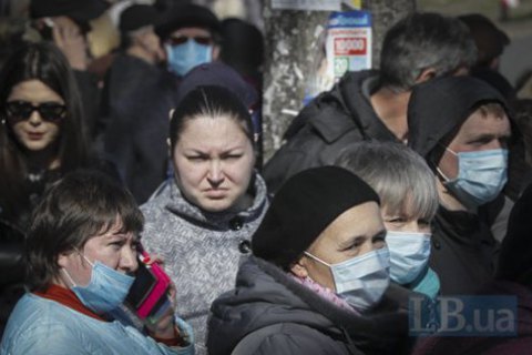 Зеленський підписав закон про штрафи за перебування у громадських закладах і транспорті без масок