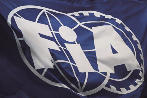 ФИА отреагировала на угрозы команд Формулы-1 подать в суд по поводу сделки с "Феррари"