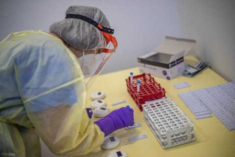 В Киеве еще 1332 человека заболели коронавирусом