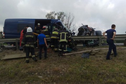 Три человека погибли и более 10 получили травмы в ДТП на трассе "Киев-Чоп"