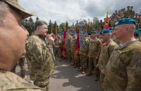 Порошенко ветировал закон об увольнении контрактников первой волны 