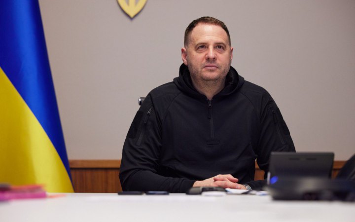 Голова Офісу президента Єрмак провів телефонну розмову з головою МЗС Угорщини Сіярто