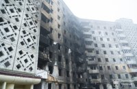 У Тернополі хочуть знайти чоловіка, який рятував людей із палаючого від російських обстрілів будинку
