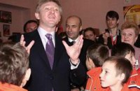 Благотворительность Ахметова отметили в России премией