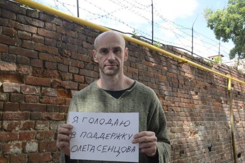 Российский журналист Шура Буртин объявил голодовку в поддержку Сенцова