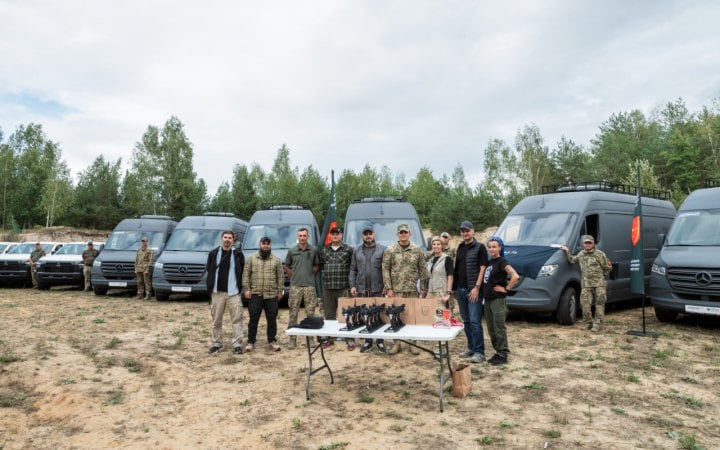 Фонд Dignitas передав перші 23 мобільні командні пункти для екіпажів ППО, що збивають «шахеди»
