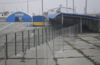Мужчина пытался провезти из Крыма Merсedes по дипномерам закрытого консульства