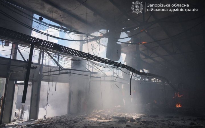 У Запоріжжі ворог вдарив по терміналу логістичного оператора