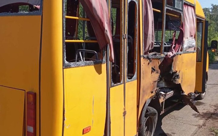 Росіяни атакували маршрутку в Слов’янську: дві жінки дістали поранень