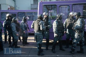 "Беркут" подошел вплотную к Дому профсоюзов