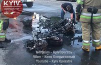 В Киеве возле метро "Житомирская" на ходу сгорел мотоцикл