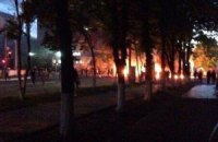 В Мариуполе перекрыта центральная улица, жгут покрышки (Обновлено)