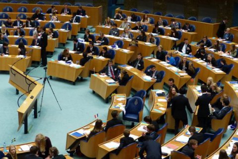 Парламент Нидерландов отклонил вотум недоверия правительству