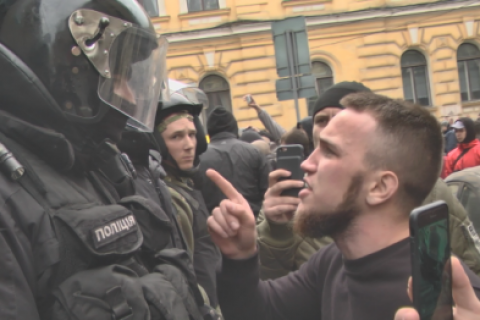 Полиция и Нацгвардия взяли под защиту отделения Сбербанка 