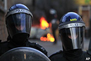 Полиция Лондона ищет методы борьбы с погромщиками