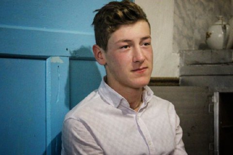 В Крыму 16-летнего парня осудили на полгода за снятый российский флаг