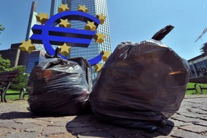 Во Франкфурте снесут памятник евро