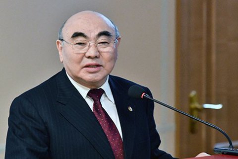 Экс-президента Кыргызстана Акаева, который эмигрировал после тюльпановой революции 2005 года, "доставили" в Бишкек