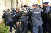 Полиция в Варшаве разогнала предпринимателей, устроивших протест из-за карантина