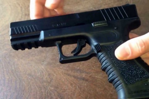 В РФ школьница открыла стрельбу по одноклассникам из пневматического пистолета