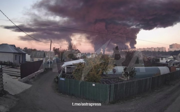 Дрони атакували Самарську область. Над Новокуйбишевським НПЗ – стовп диму 