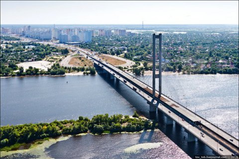 У Києві у вихідні обмежать рух по Південному мосту через ремонтні роботи