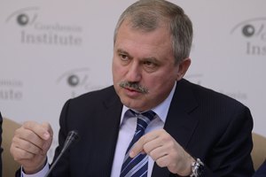 Сенченко пообещал Майдану не дать революции утонуть "в соплях политиков"