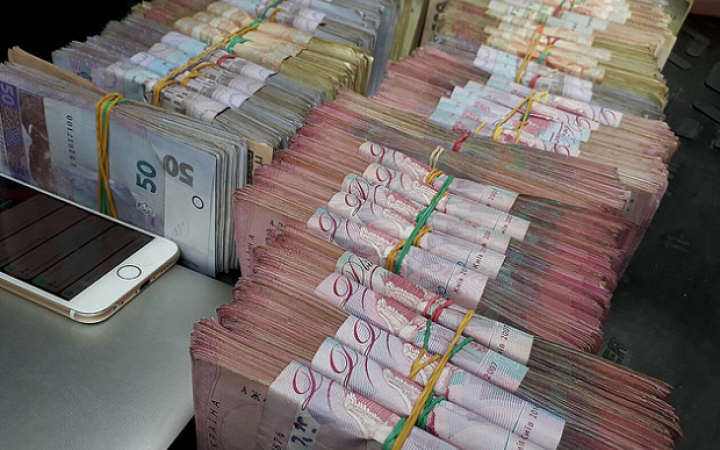 Громадянка вивезла з України понад 50 млн грн, не підтверджених її доходами, – БЕБ