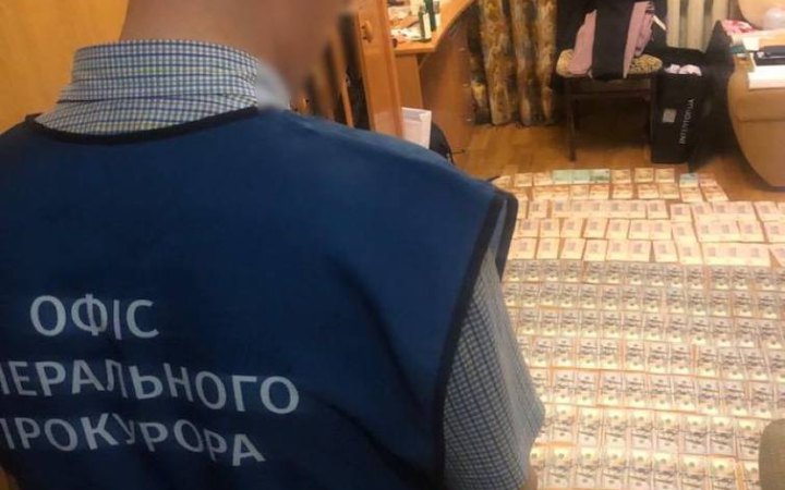 Відрядженого до КМВА посадовця викрили на організації схеми втечі чоловіків за кордон (доповнено)