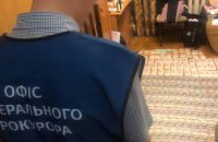 Відрядженого до КМВА посадовця викрили на організації схеми втечі чоловіків за кордон (доповнено)