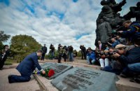 Порошенко обещает не допустить фашизма в Украине