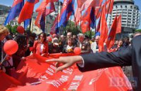 Ветераны, витренковцы и православные с иконами прошлись к памятнику Вечной Славы