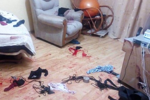 В Сумской области неизвестные в полицейской форме подстрелили кандидата в депутаты и побили его жену