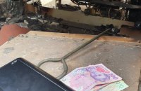 Українські військові захопили БТР окупантів, в якому були вкрадені гроші та ноутбуки