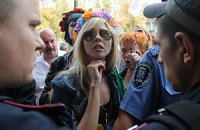 Суд побоялся судить Тимошенко и Femen одновременно  