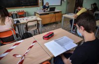 Профспілка просить відкласти на місяць відсторонення невакцинованих освітян 