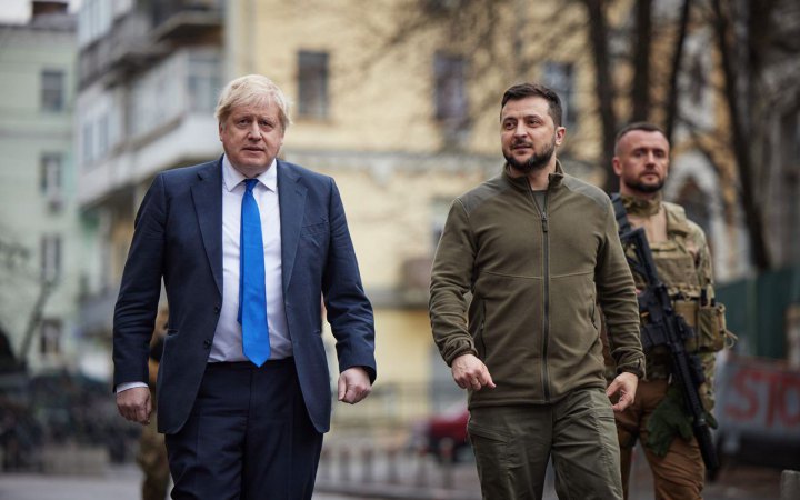 ​Зеленський обговорив з Джонсоном посилення оборонної підтримки України