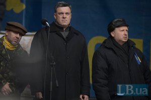 Тягнибок призвал пикетировать Раду и "наступать" на Восток 