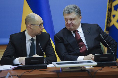 Порошенко наградил Яценюка, Климкина и Елисеева орденами за вклад в получение безвиза